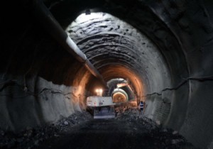  En uzun  demiryolu tünelinin 250 metresi açıldı!