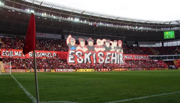4 yıl sonra transfer yasağı kalkan Eskişehirspor da coşkulu kutlama