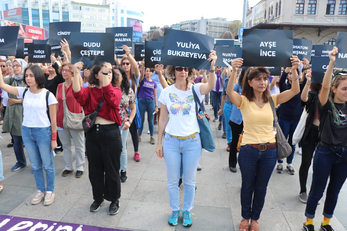 Kadıköy de kadın cinayetleri eylemi