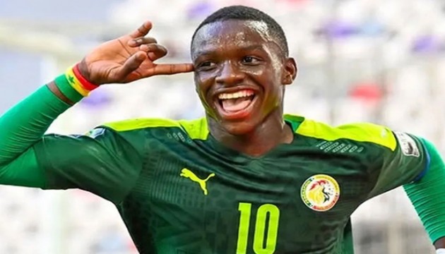 Fenerbah�e ilk transferini yapt�: Gen� Senegalli �stanbul'da