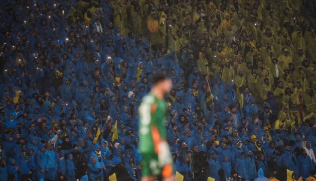 Derbinin sembol� haline gelmi�ti: Fenerbah�e ya�murluklar� sat��a ��kard�