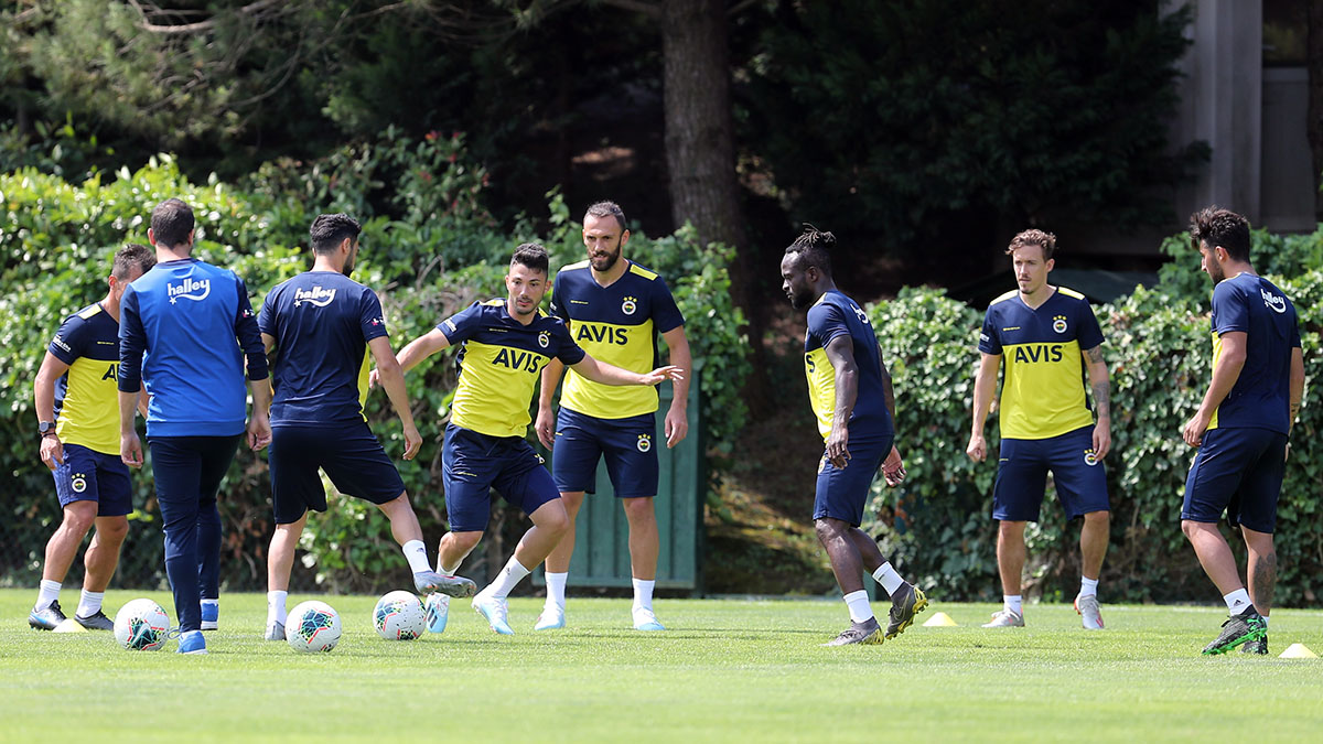 Fenerbahçe kamp kadrosu belli oldu