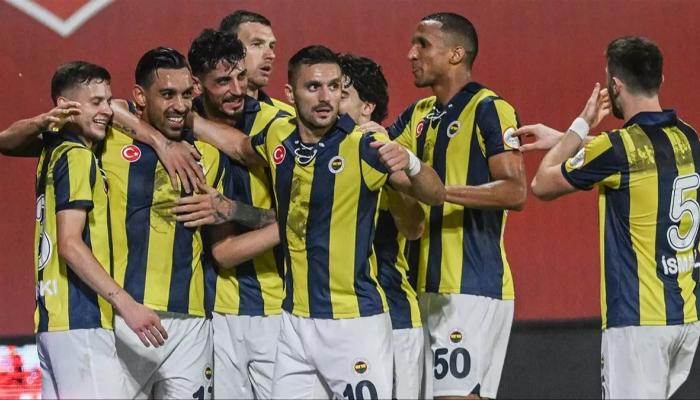 Fenerbahçe de, Trabzonspor maçı öncesi pürüz çıktı! Kadroda olmayacaklar...