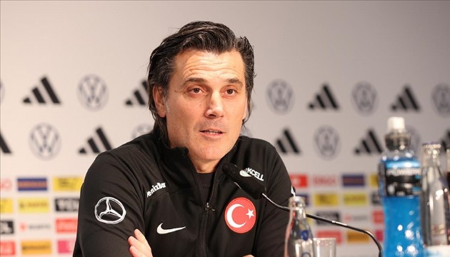 Montella iki milli y�ld�zla g�r��t�