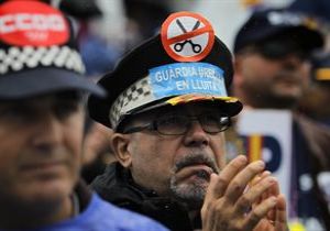 İspanya da Polis de Protestoya Katıldı 