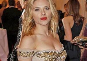 Scarlett Johansson Siyasete Atılıyor!