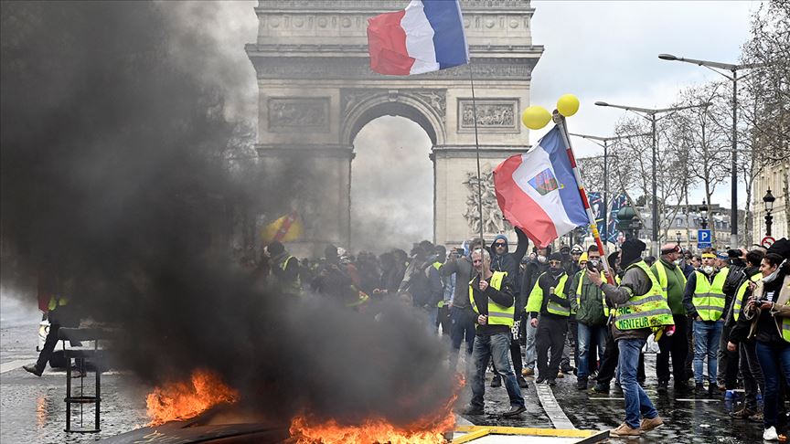 Fransa da sarı yelekliler eylemi devam ediyor