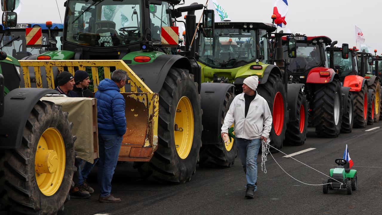 Fransız çiftçiler, tarım politikalarına karşı seslerini yükseltiyor! Hükümet ne tepi verecek?