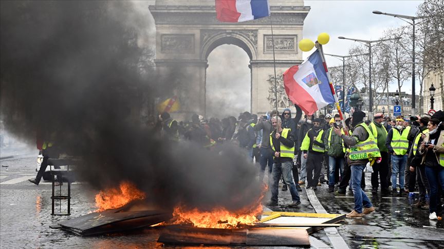 Fransa da sarı yeleklilerin eylemleri 8. ayını doldurdu