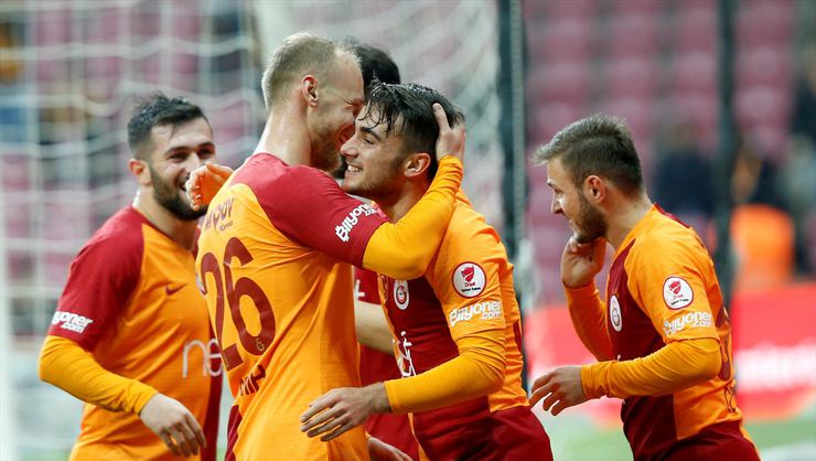 Forvetsiz Galatasaray 4 maçta 12 gol buldu