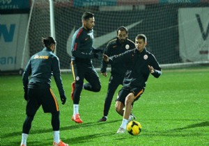 Galatasaray da 8 futbolcu kart sınırda!