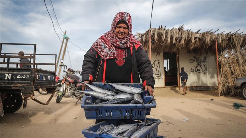Gazze deki balık pazarında yıllardır kadın sesi yankılanıyor