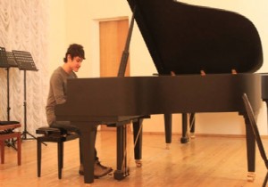 Genç piyanist Rusya da ilk aşamayı geçti!