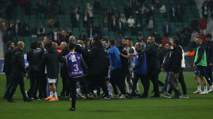Giresunspor - Fenerbahçe maçındaki gerginlik soyunma odasına taştı