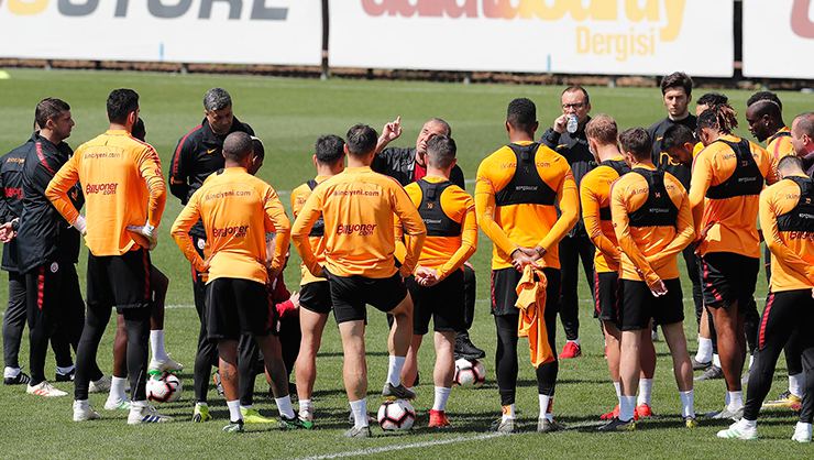 Galatasaray dan futbolcularına koronavirüs uyarısı