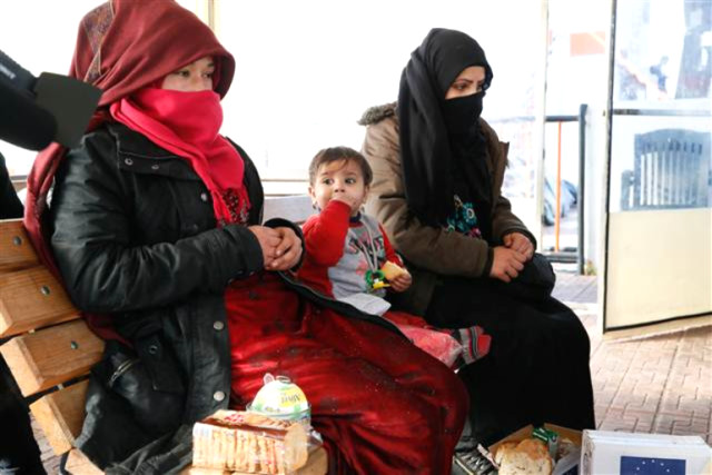 3 göçmen sınır köyünde donarak can verdi