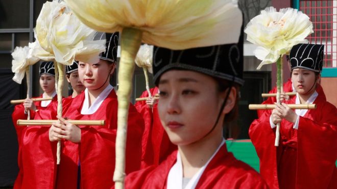 Güney Koreli kadınlardan rekor süre