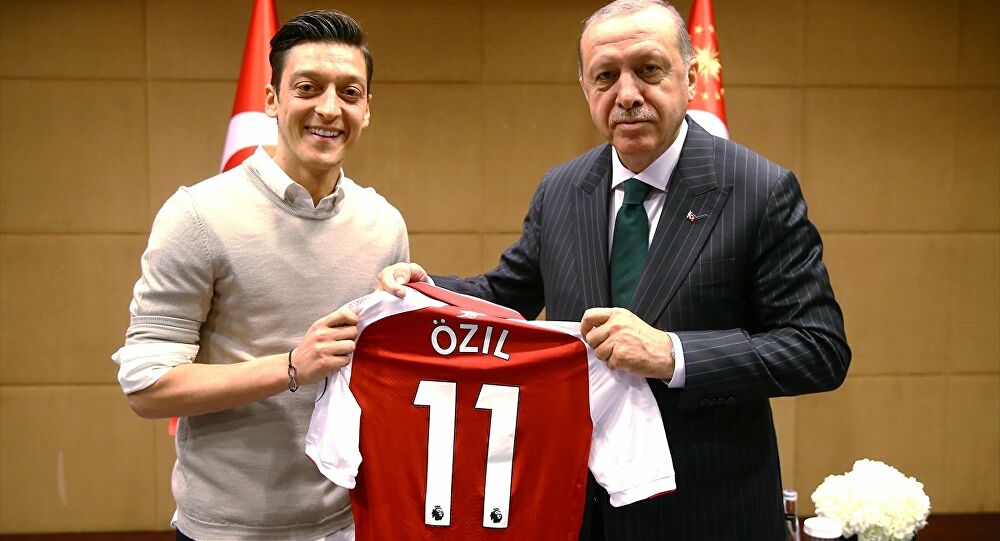 Mesut Özil: Bana Türk domuzu dediler