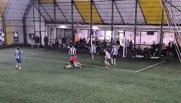 Hakem, futbolcunun hayat�n� kurtard�