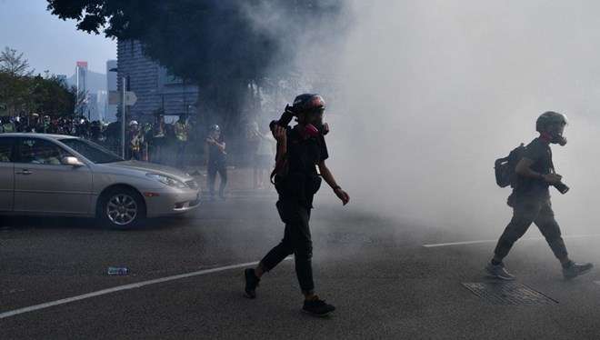 Hong Kong da protestolar yeniden başladı