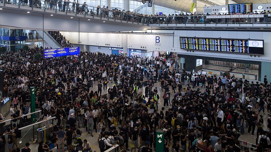 Hong Kong da uçuşlar iptal