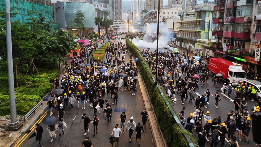 Hong Kong da protestocuları ifşa edene ödül vaadi