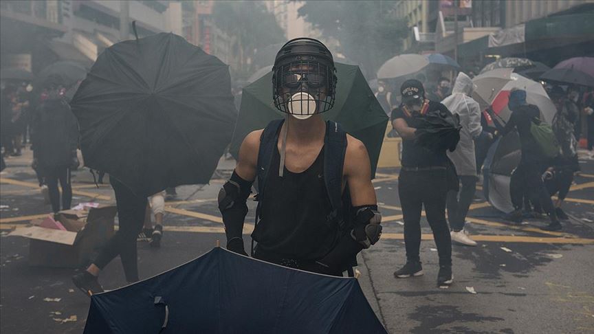 Hong Kong un eski yöneticisinden gösterilerle ilgili açıklama geldi