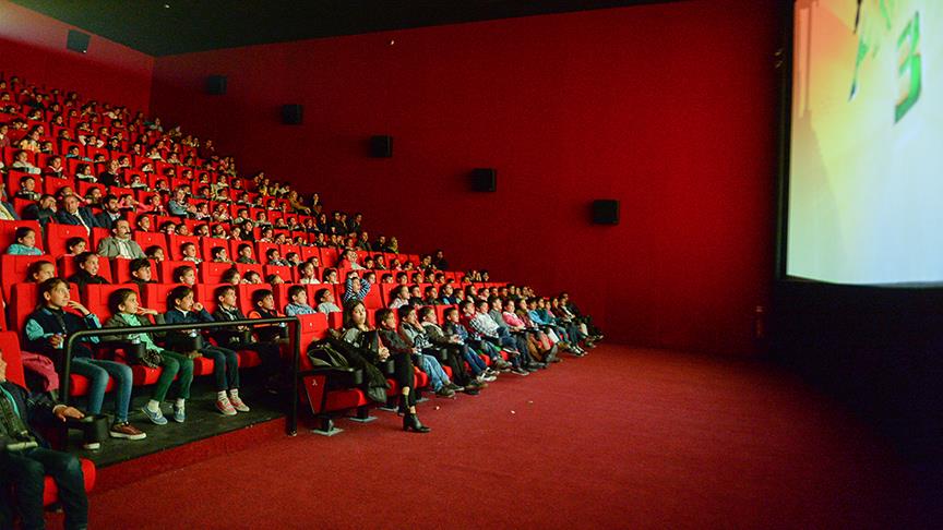 Bir milyon öğrenci ilk kez sinemada!