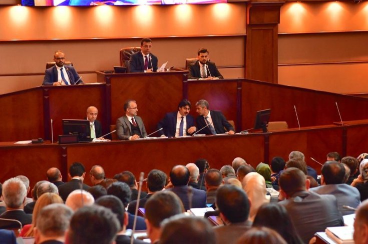 İBB Meclisi nde  Erdoğan  gerilimi