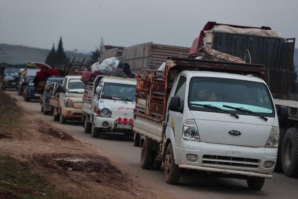 Sivillerin İdlib’den göçü devam ediyor!