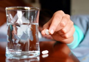 Antibiyotik İlaçlar En Az 5 Yudum Suyla İçilmeli!