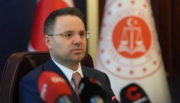 Bakan G�rlek: 'Hi� kimse T�rk mahkemelerine parmak sallayamaz'