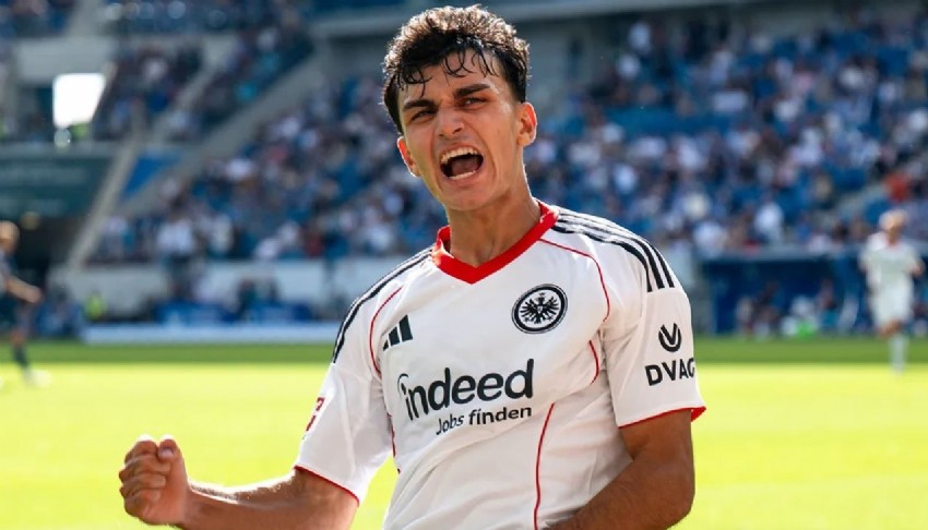 Frankfurt'tan 11 gol birden: Can Uzun 5 gole katk� yapt�