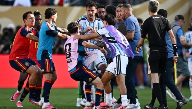 Arjantinli futbolcular hakk�nda soru�turma ba�lat�ld�
