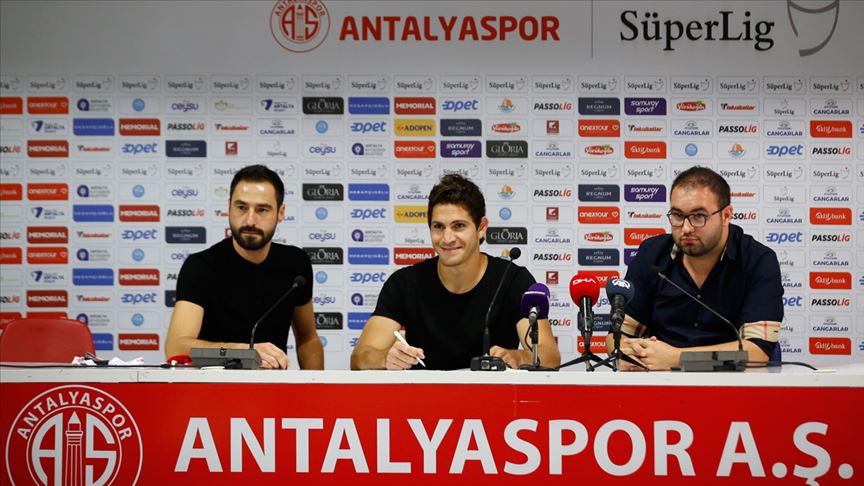 Antalyaspor un yeni transferi Leschuk imzayı attı