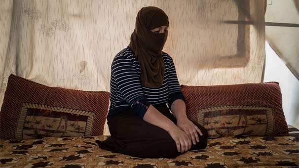 IŞİD köle kadınları internetten satıyor