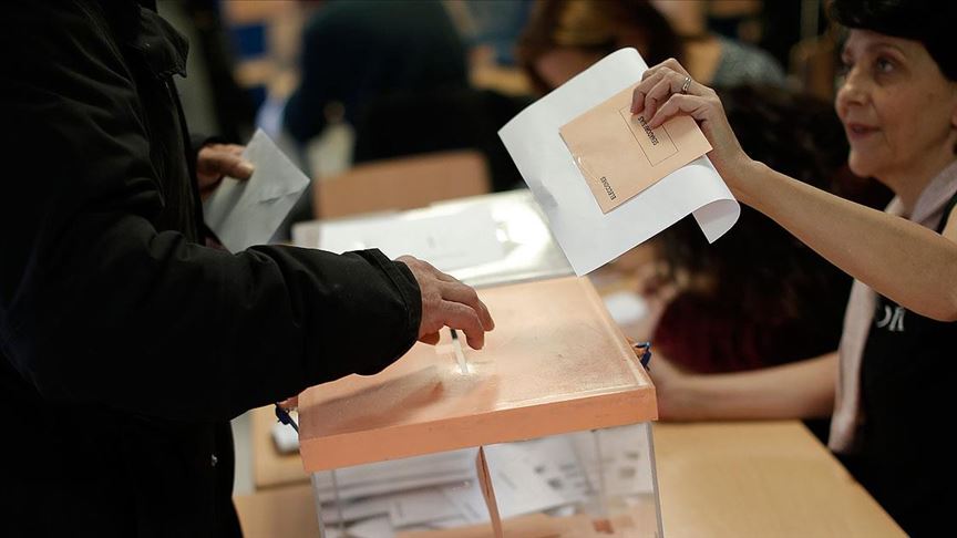 İspanya daki seçimler ülkedeki siyasi belirsizliği derinleştirdi