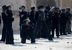 İsrail polisi 18 i çocuk 37 Filistinliyi gözaltına aldı!