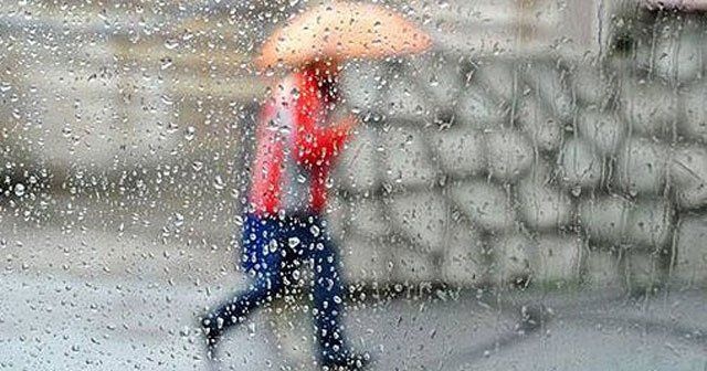 İstanbul da sağanak yağış etkili oluyor