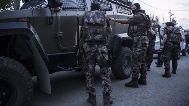 İstanbul da IŞİD operasyonu: 31 gözaltı