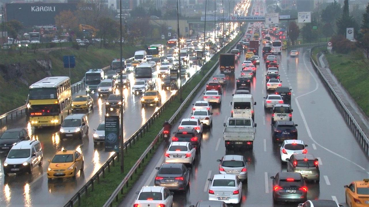 İstanbul da yoğun trafik... Yüzde 80 e yaklaştı