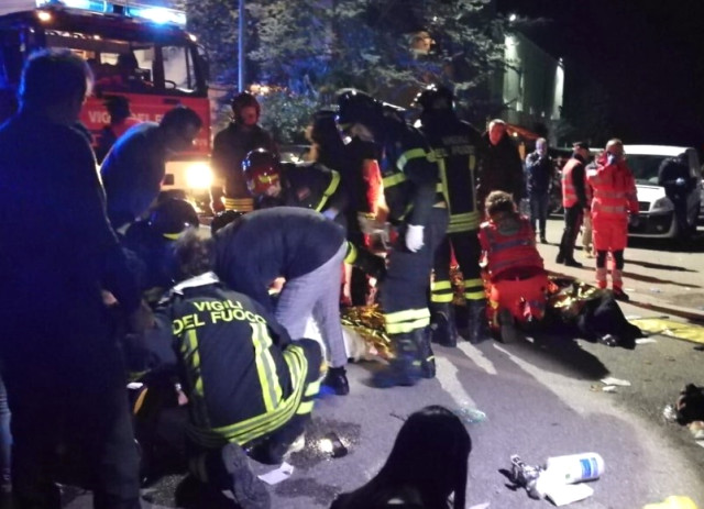 Gece kulübünde çıkan izdihamda 6 kişi öldü 100 den fazla kişi yaralandı