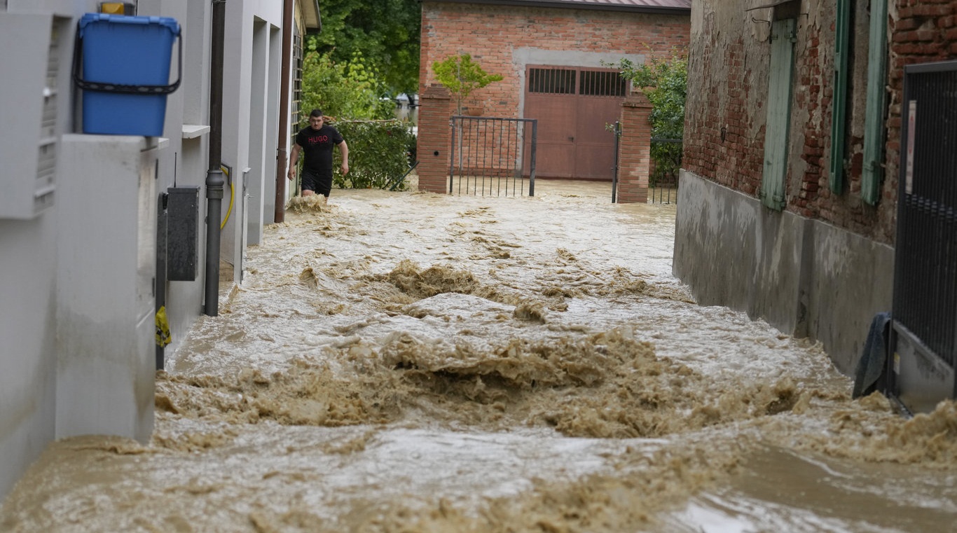 İtalya da sel felaketi: En az 8 ölü
