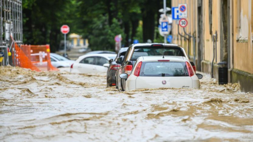 İtalya daki sel felaketinde ölenlerin sayısı 13 e yükseldi