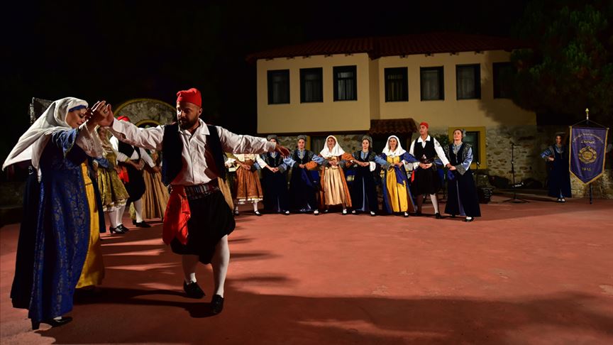 Yunanistan da  Kapadokya nın geleneklerini  yaşatıyorlar