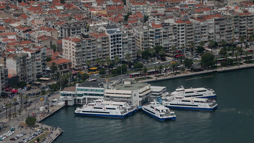 İzmir de vapur seferleri iptal edildi