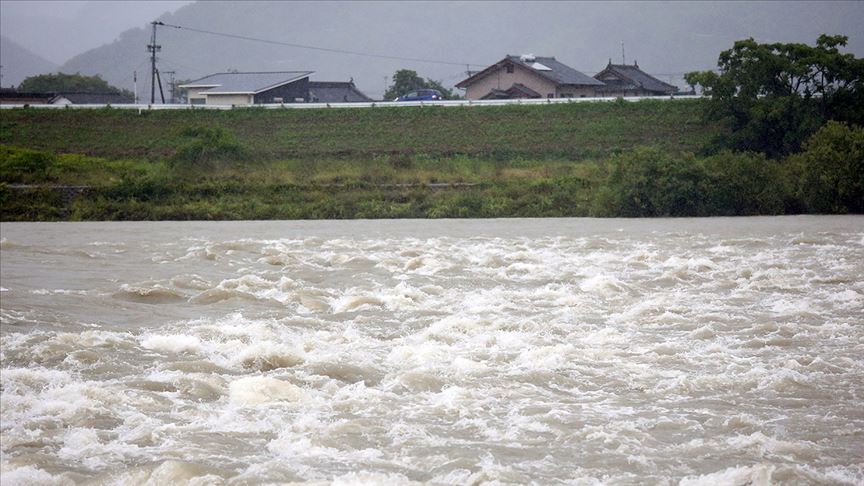 Japonya yoğun yağışın etkisi altında