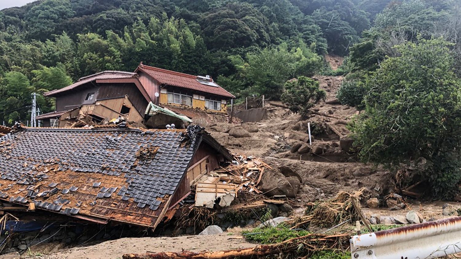 Japonya da şiddetli yağışlar devam ediyor! Bir kişi hayatını kaybetti