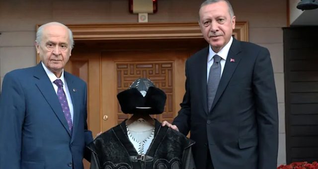 Erdoğan ın Bahçeli ye hediye ettiği kaftanın sırrı