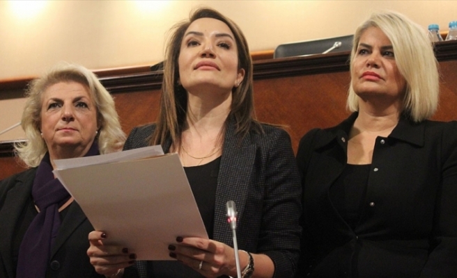 CHP li kadınlar, kadına şiddeti kınadı